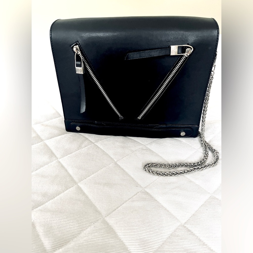 Stylish Black vegan leather Shoulder Bag silver metal chain strap two zippers